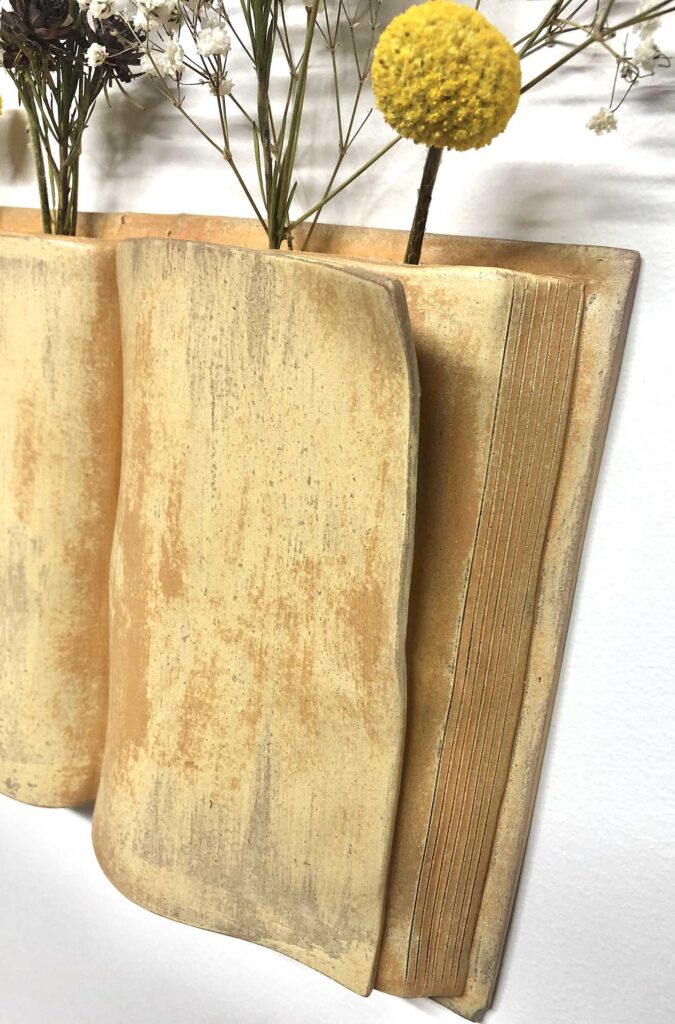 Book Wall Vase - Detail